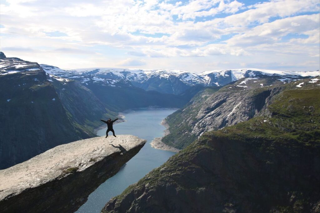 trilha de trolltunga na noruega