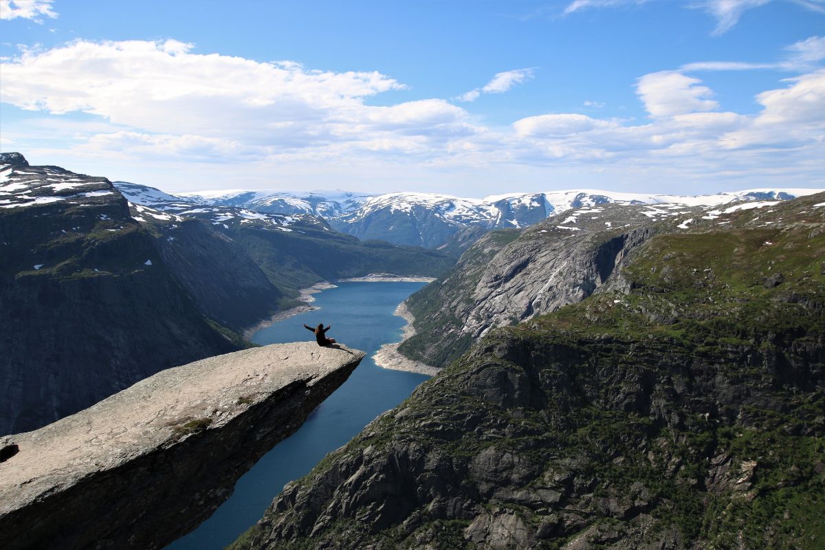 trilha de trolltunga na noruega