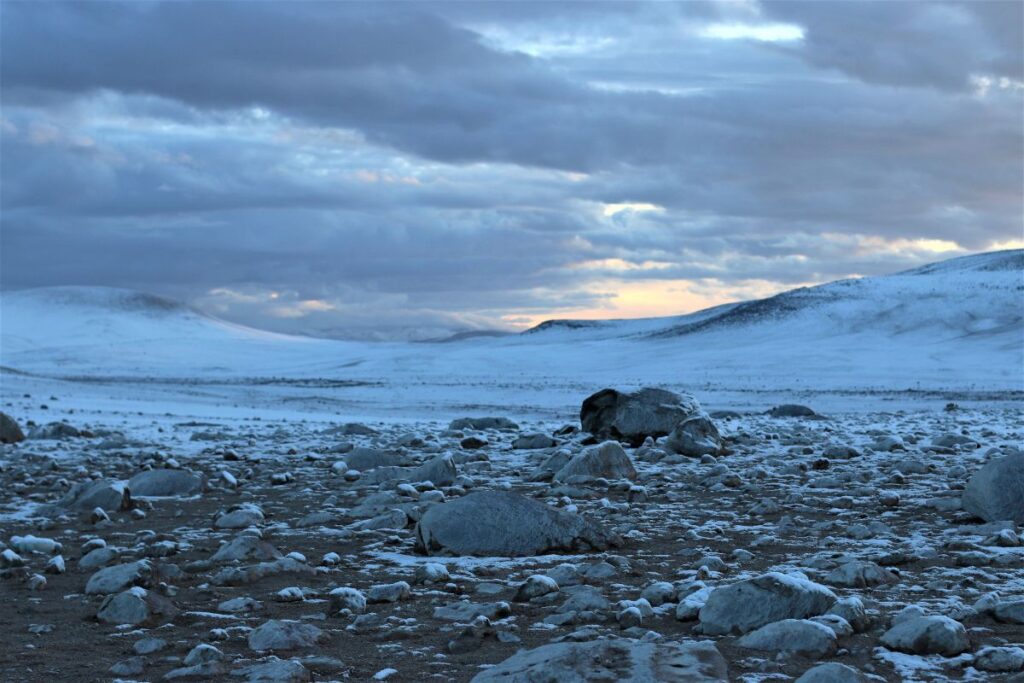 amanhecer no salar de uyuni, na bolivia