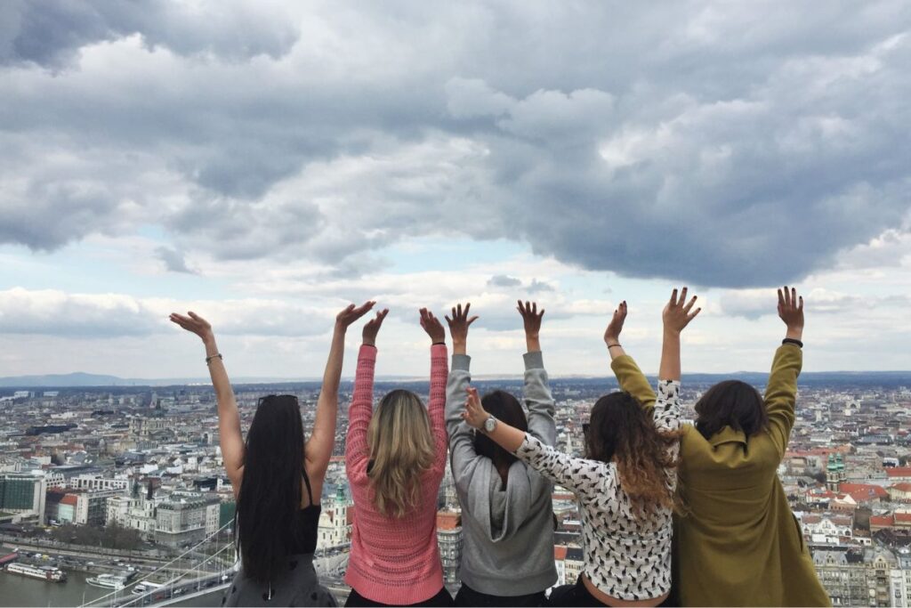 amigas em budapeste