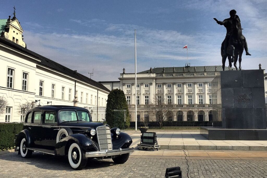 predio historico no centro de varsovia capital da polonia