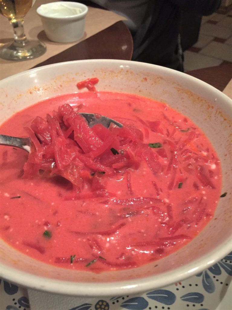 sopa de beterraba russa