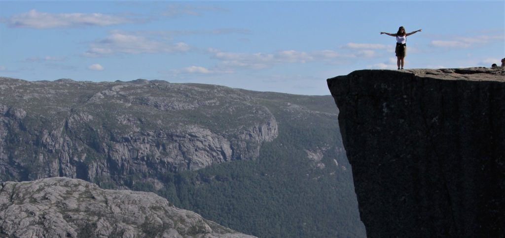 trilha de preikestolen na noruega