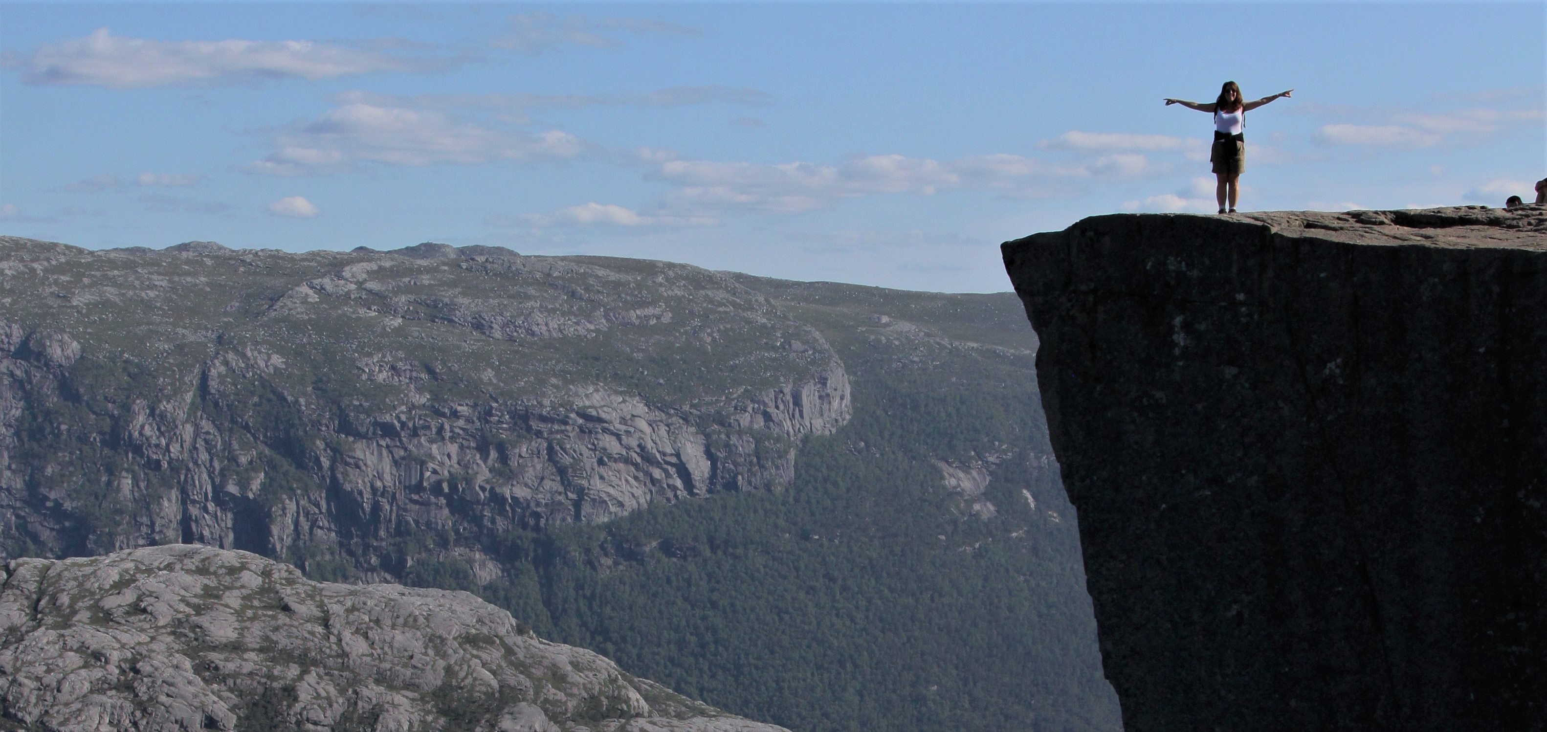 trilha de preikestolen na noruega
