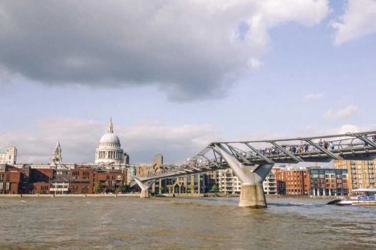 ponte millenium em londres