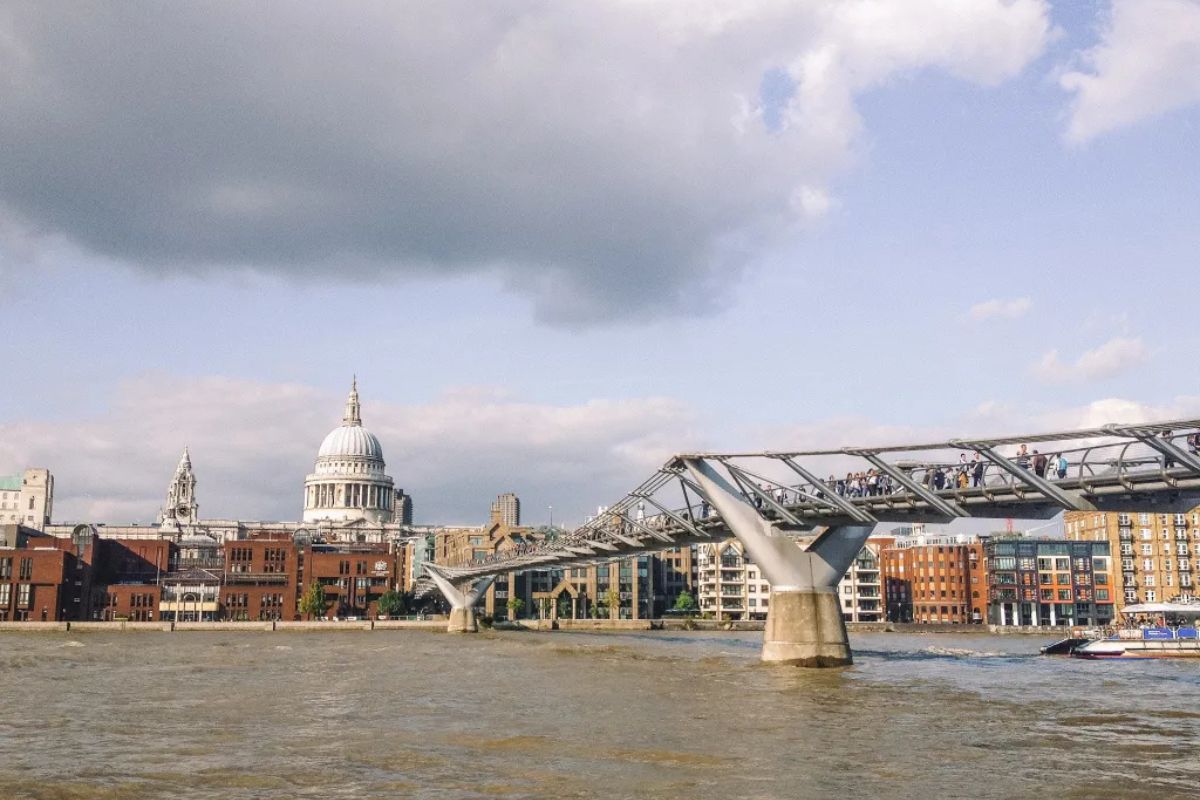 ponte millenium em londres