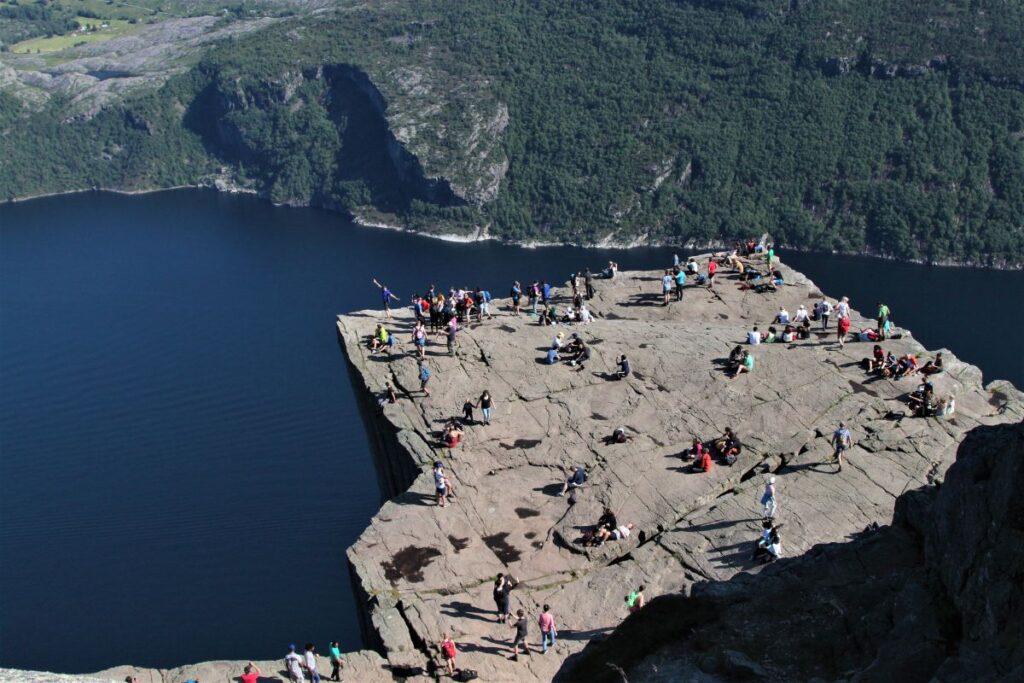 mirante de preikestolen na noruega