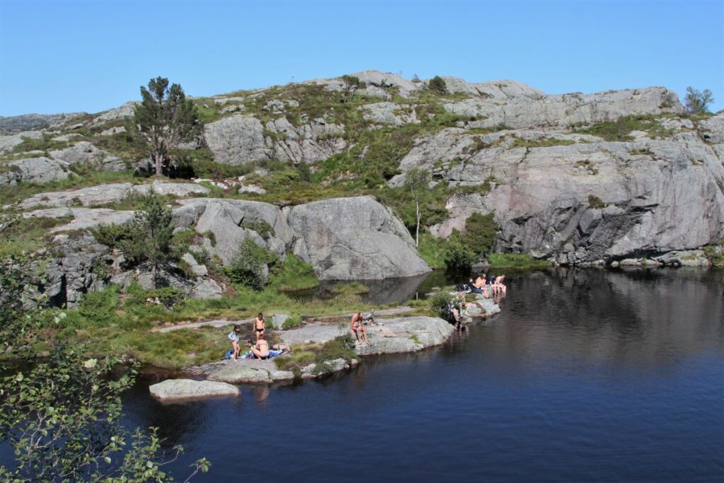 trilha de preikestolen na noruega