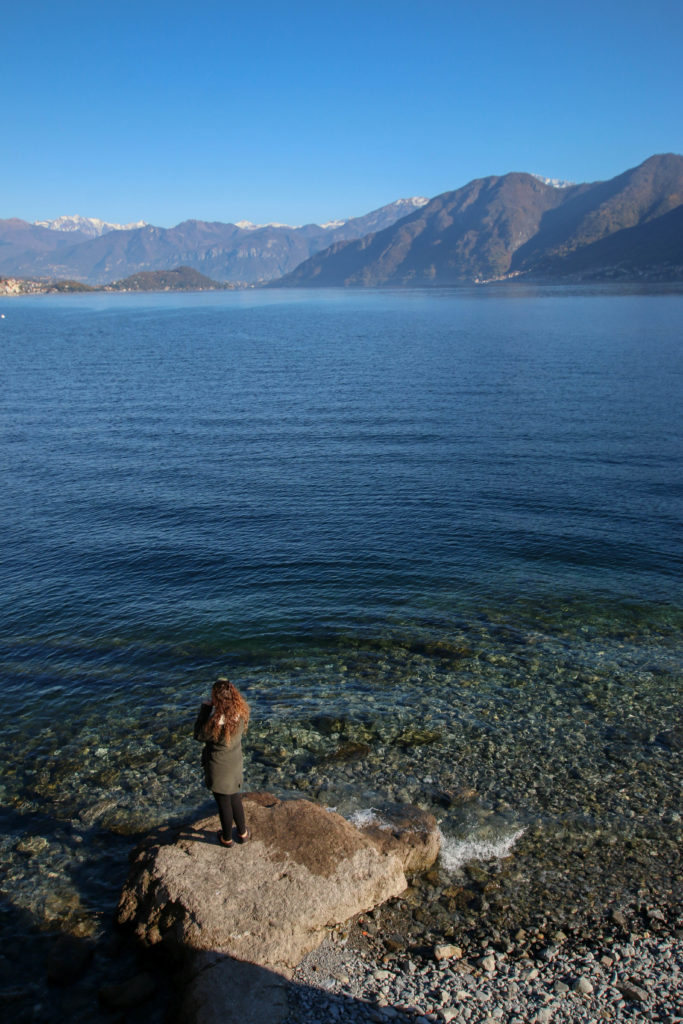 lago di como no inverno
