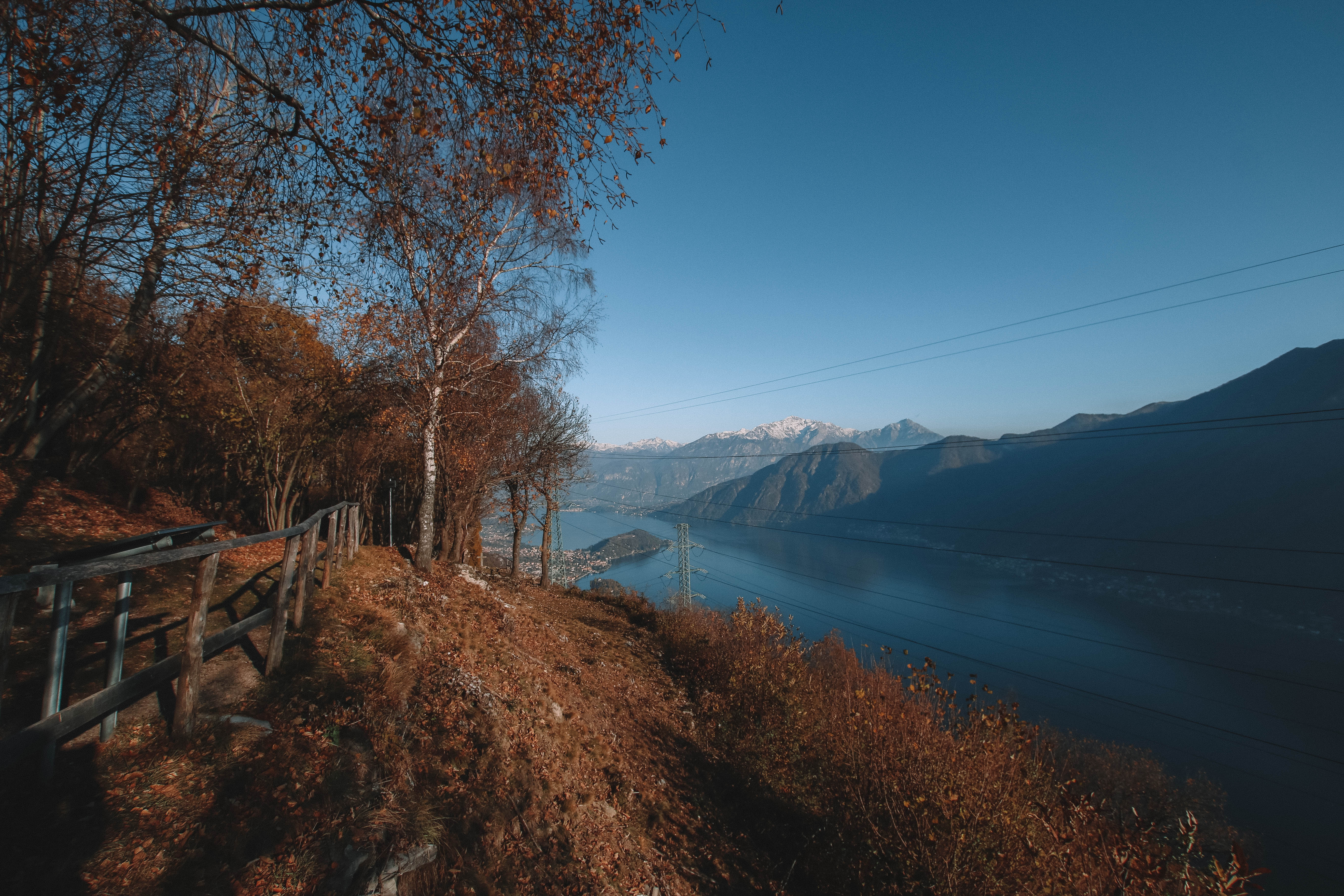 lago di como no inverno
