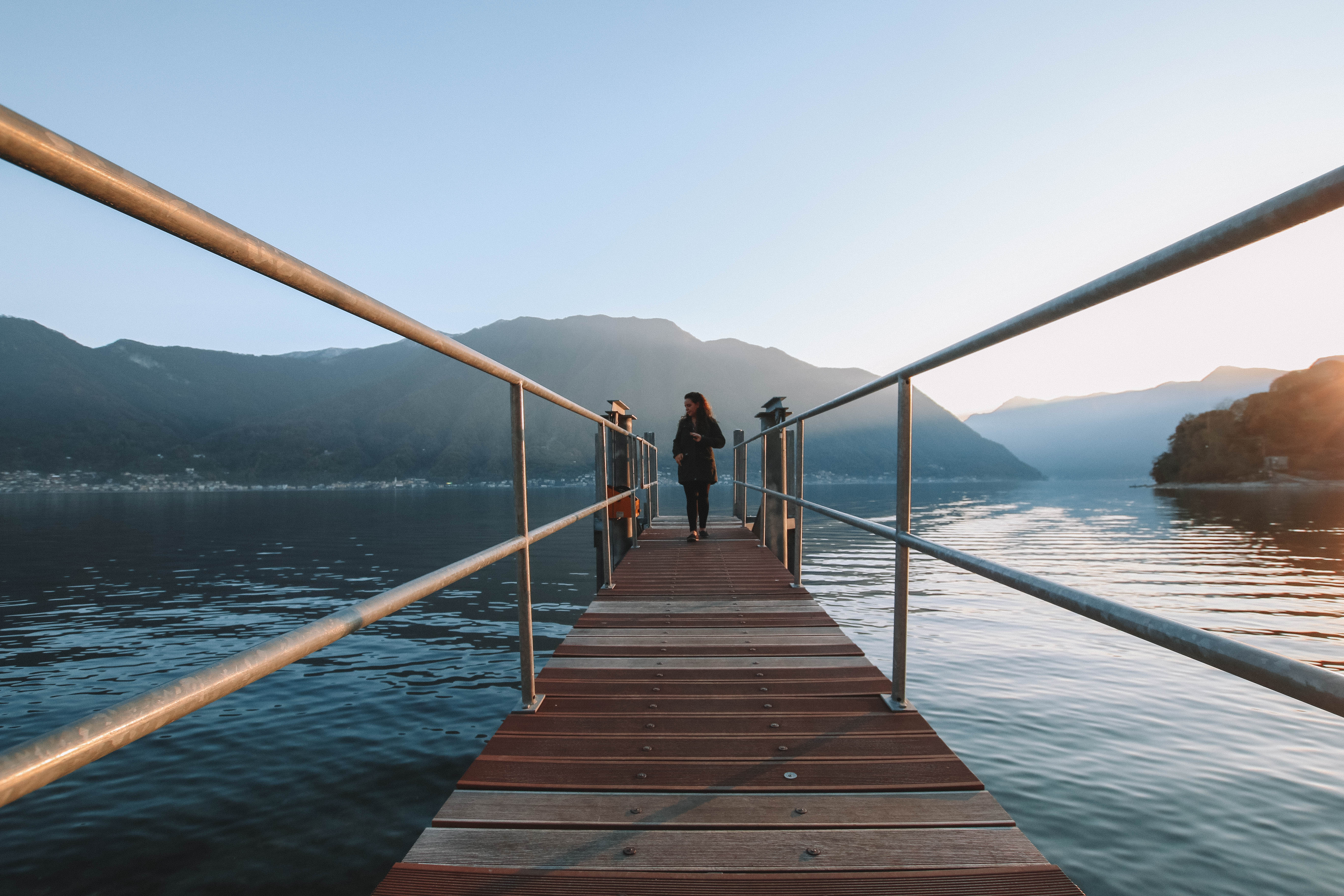 lago di como no inverno