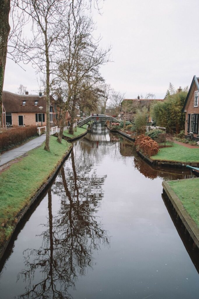 canais de giethoorn, na holanda