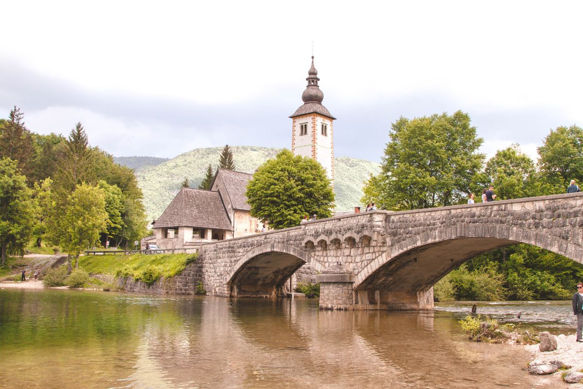 igreja principal do Lago Bohinj, na eslovenia