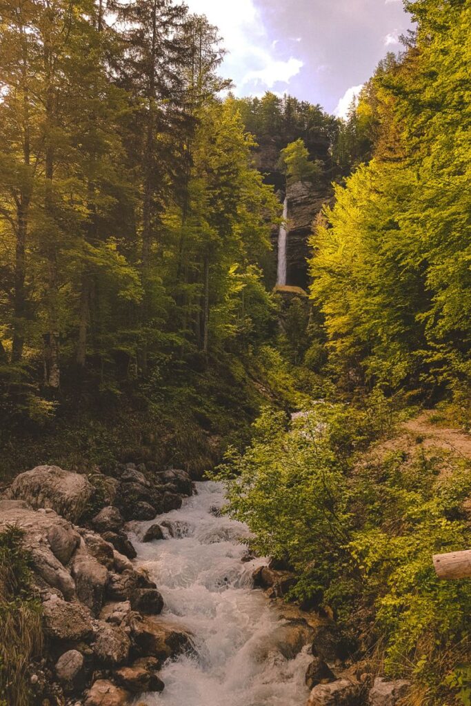 cachoeira pericnik no parque triglav, na eslovenia