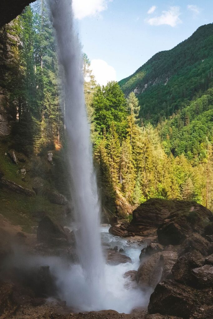 cachoeira pericnik no Parque Triglav, na Eslovenia