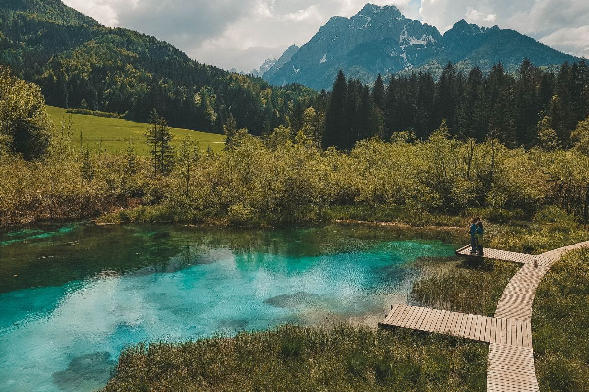 zelenci no parque nacional triglav, na eslovenia