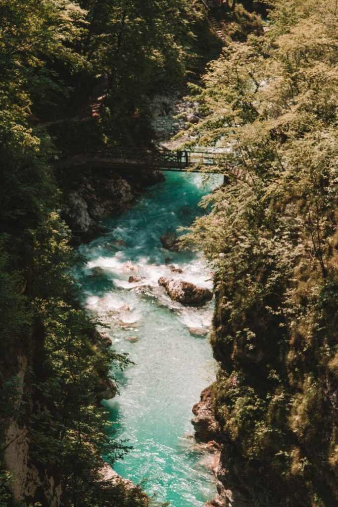 Rio Tolmin no Vale do Rio Soca, na Eslovenia