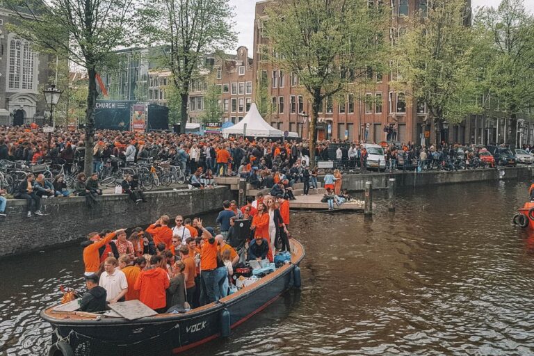 comemoracoes do dia do rei em amsterda, na holanda