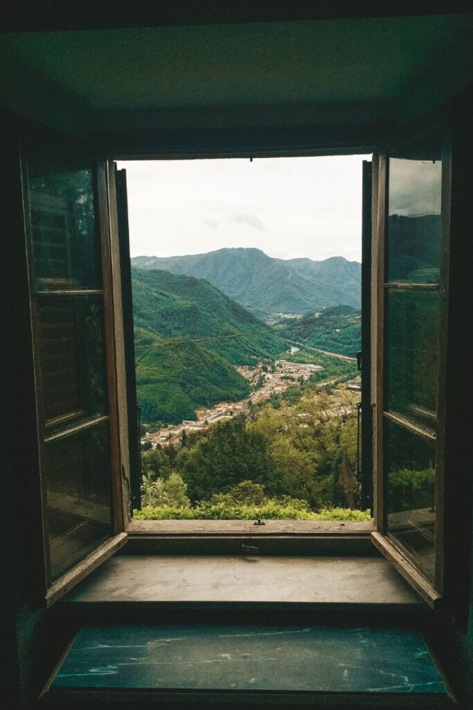 vista da hospedagem em bagni di lucca na italia