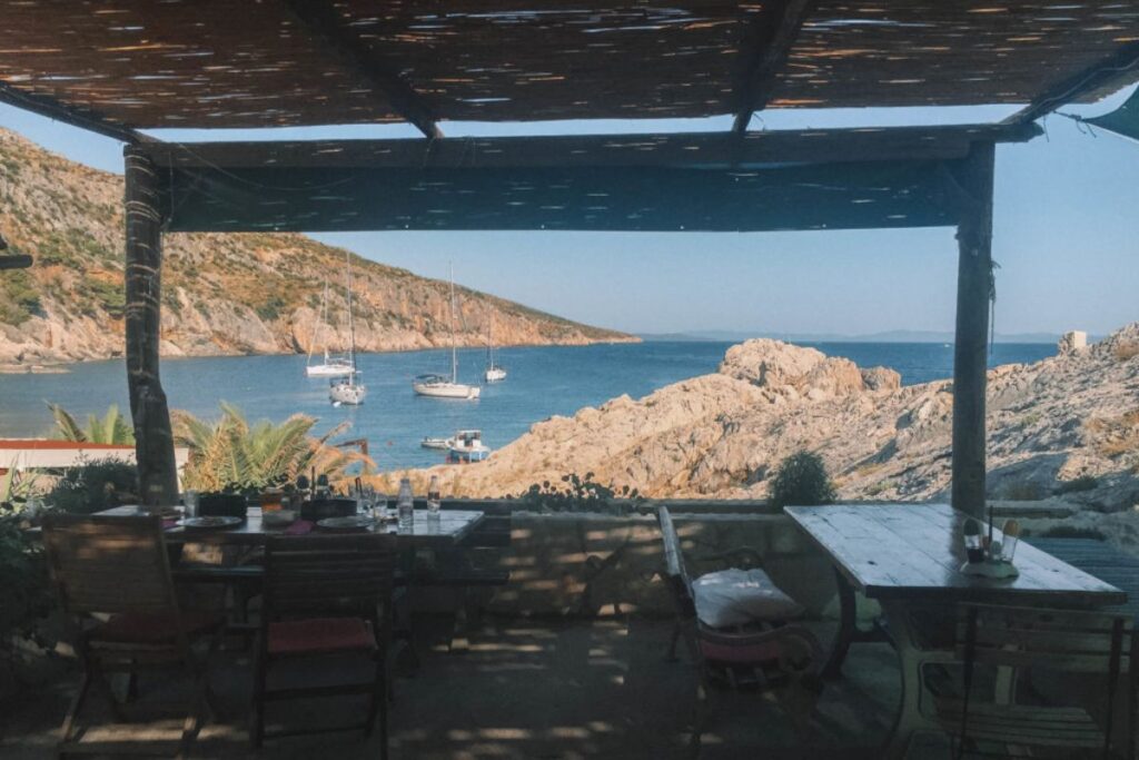 vista para o mar em restaurante na croacia
