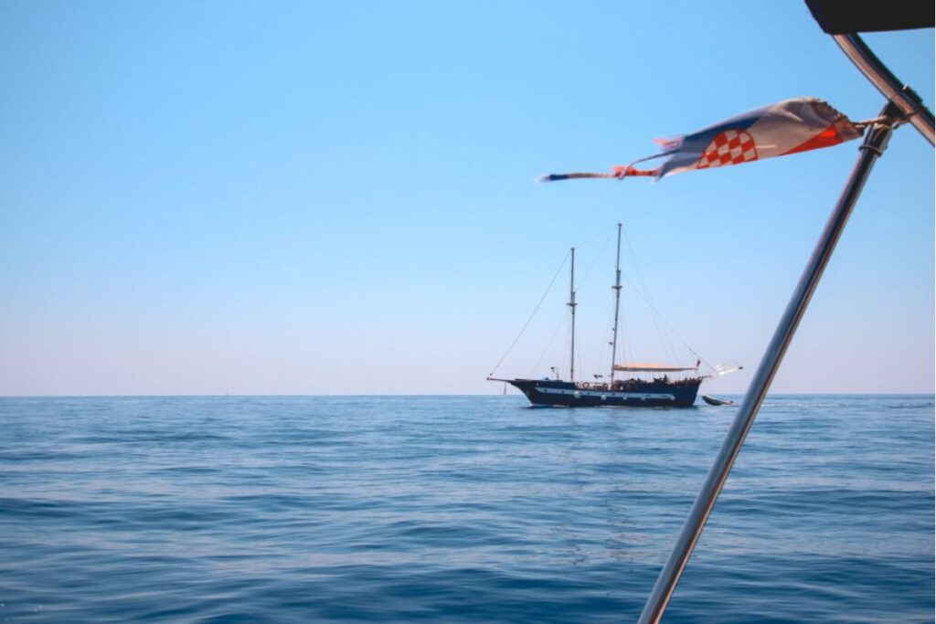 passeio de barco em hvar na croacia
