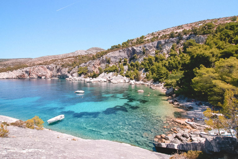 praia de zarace em hvar na croacia
