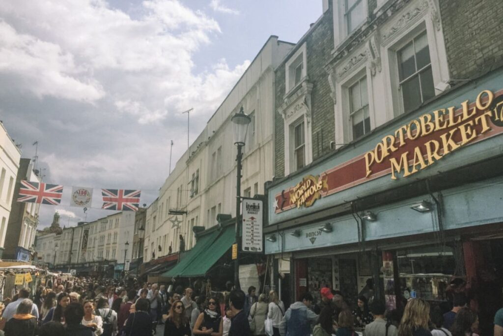 portobello road market em notting hill, londres
