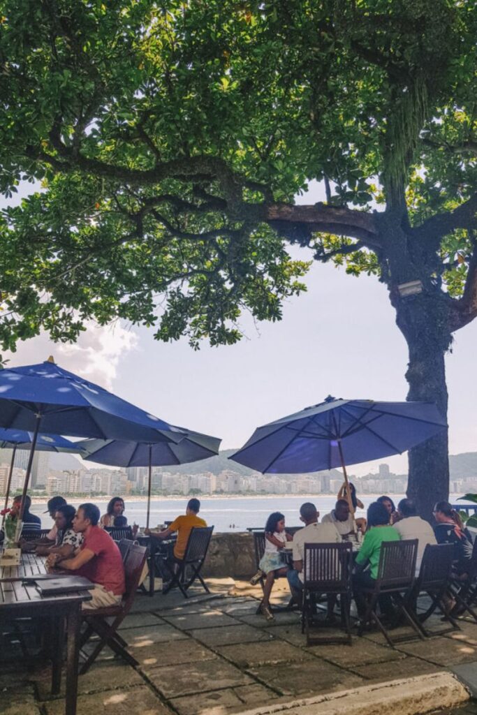 cafe da manha de domingo no forte de copacabana
