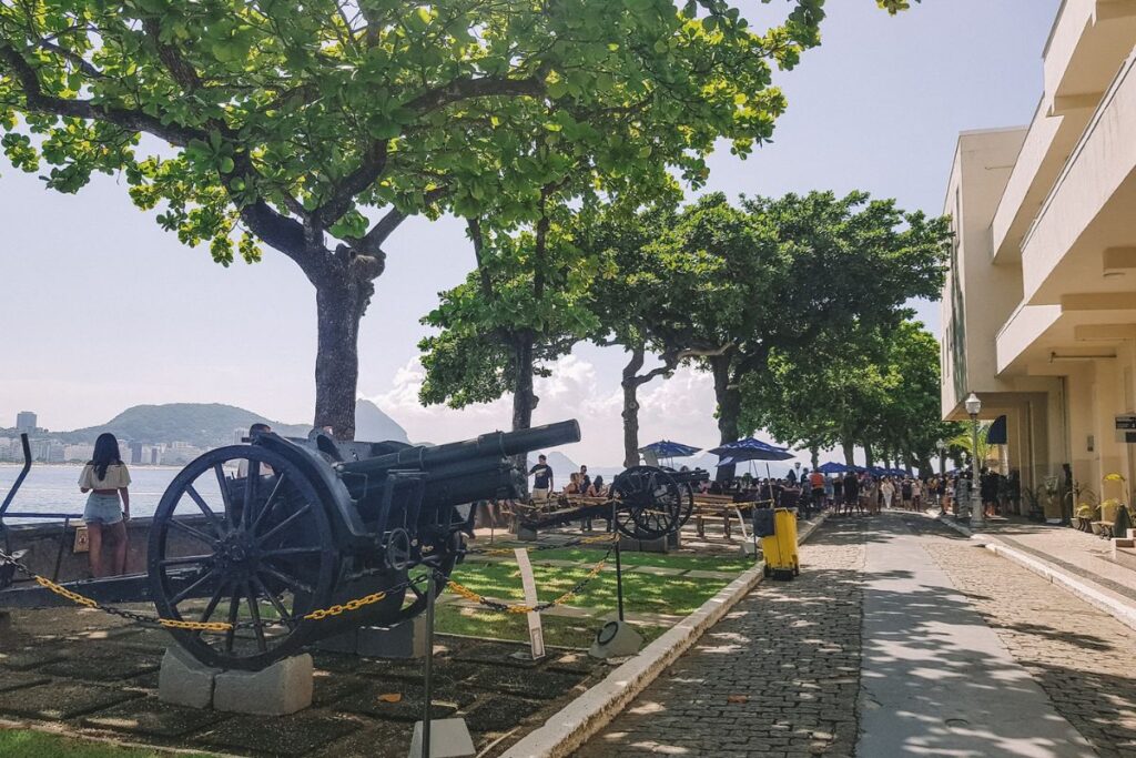 canhoes no forte de copacabana