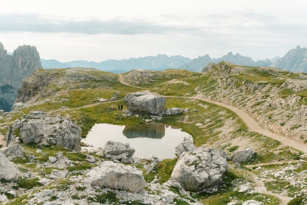 vistas ao longo da trilha de tre cime di lavaredo