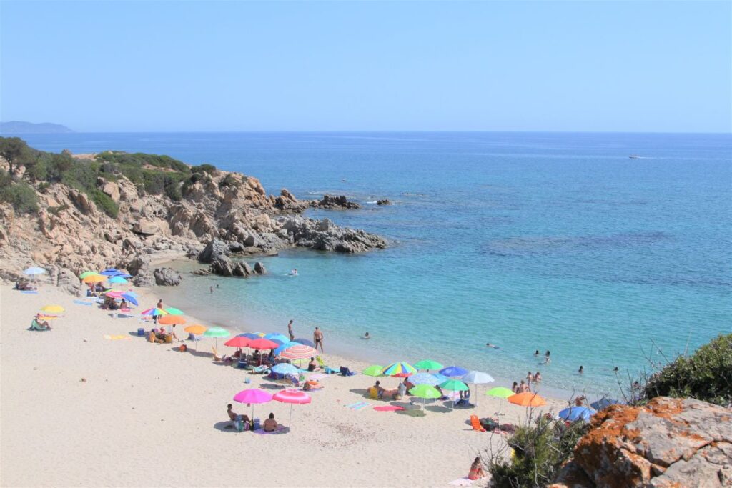 praia de feraxi na sardenha