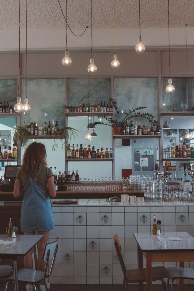 bar em maastricht, na holanda