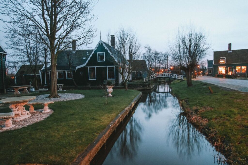 canais de Giethoorn, na holanda
