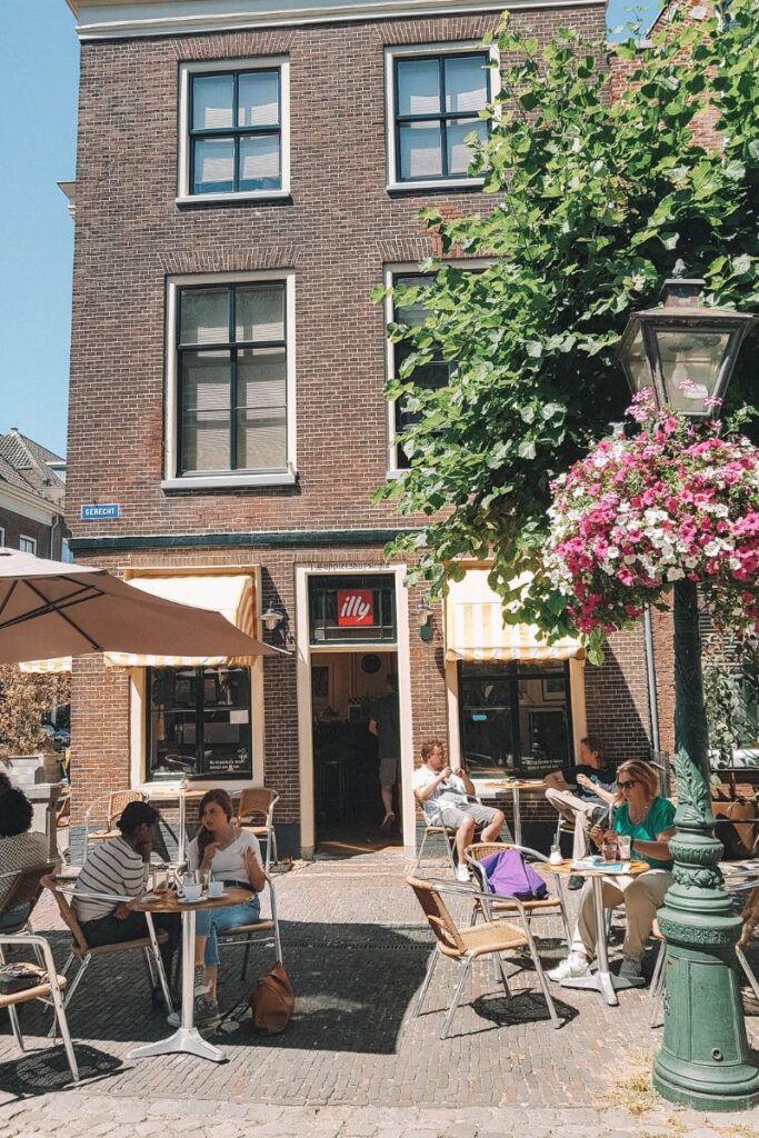Cafés no Pieterskwartier em Leiden, na Holanda
