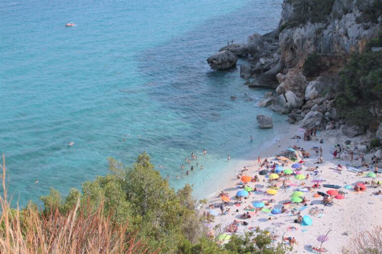 praia de cala fuili na sardenha