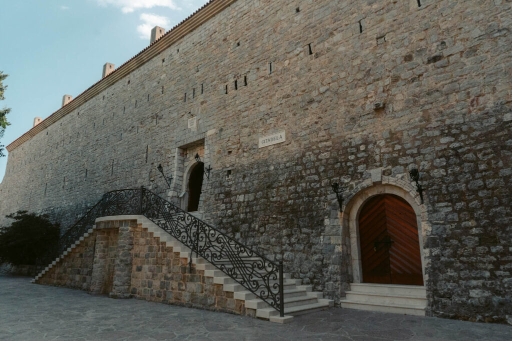 visitar a citadela em budva
