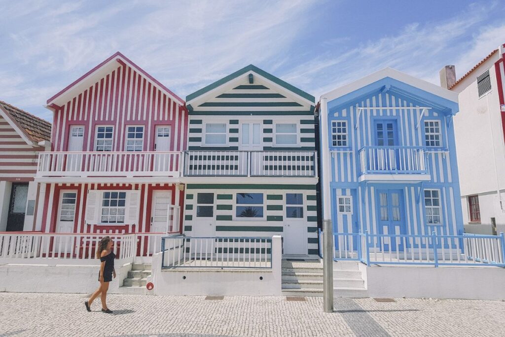 casas listradas de costa nova em portugal