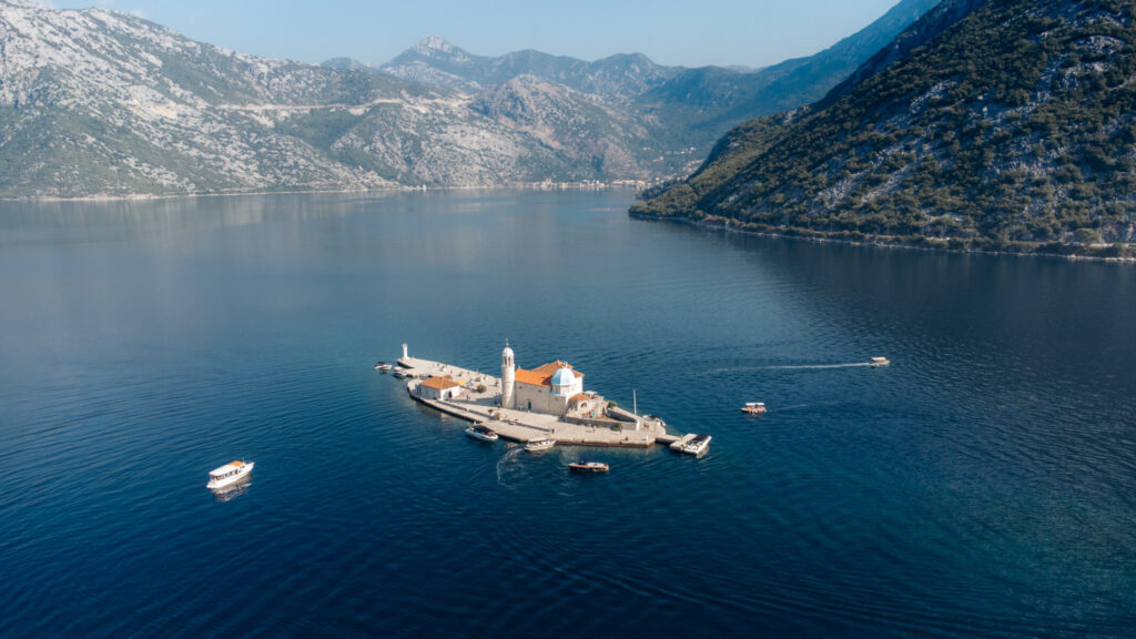 passeio de barco na baia de kotor