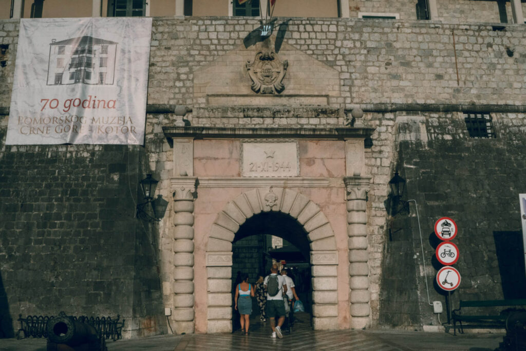 muralha de kotor montenegro