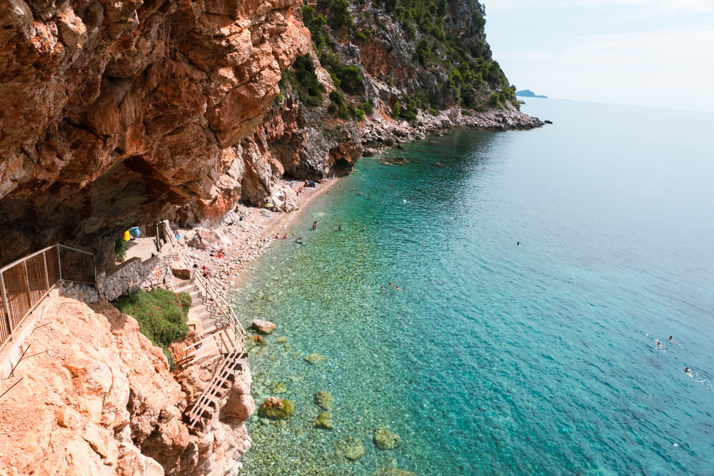 praia pasjaca perto de dubrovnik