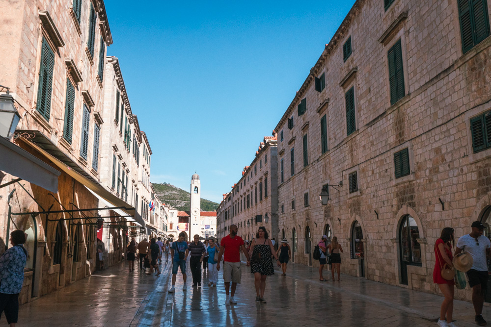 rua principal em dubrovnik na croacia