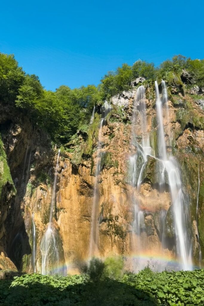 cachoeira veliki no parque dos lagos plitvice