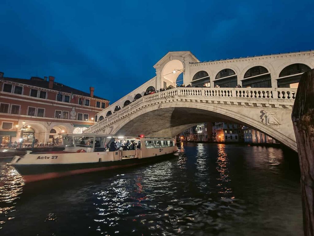ponte de rialto em veneza