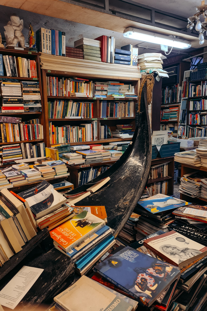 livraria acqua alta em veneza