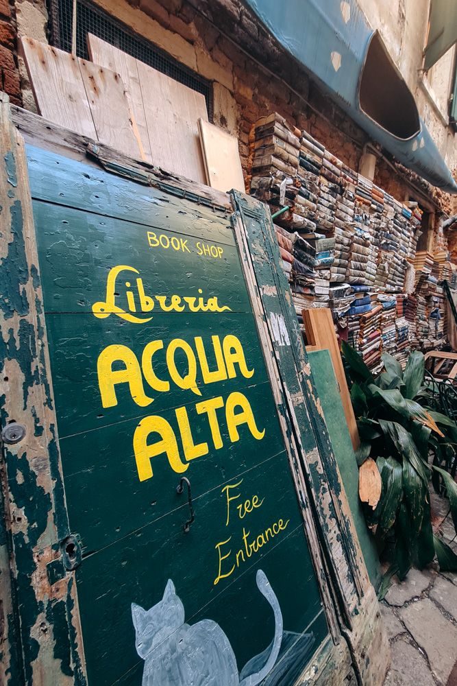 livraria acqua alta em veneza