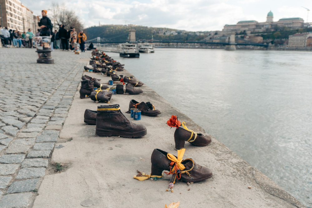 calcados a beira do danubio em budapeste