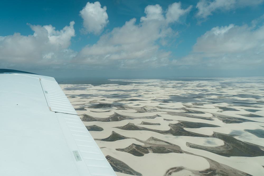 vista do aviao no sobrevoo dos lencois maranhenses