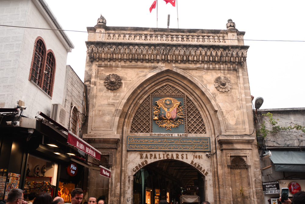 entrada do grande bazar em istambul
