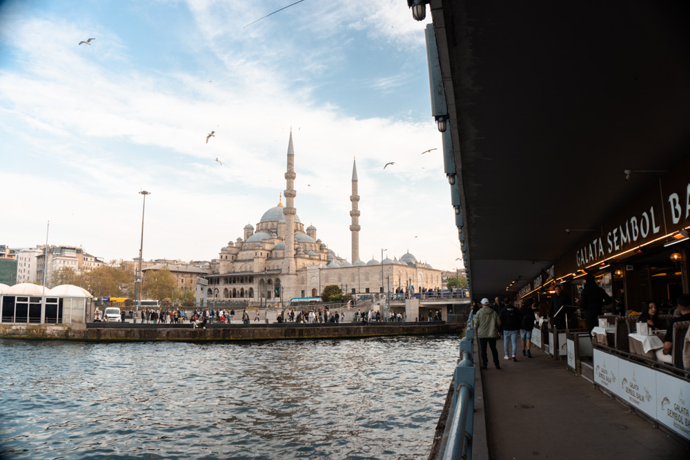 vista da ponte de galata em istambul