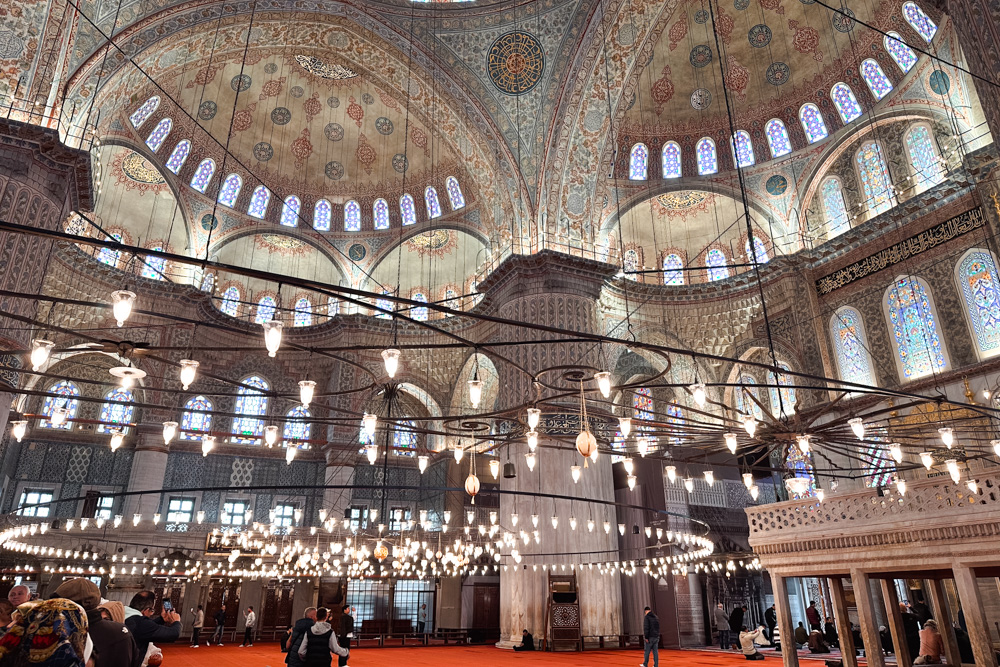 mesquita azul por dentro em istambul